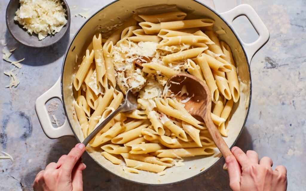 Combining the Cooked Pasta and Alfredo Sauce